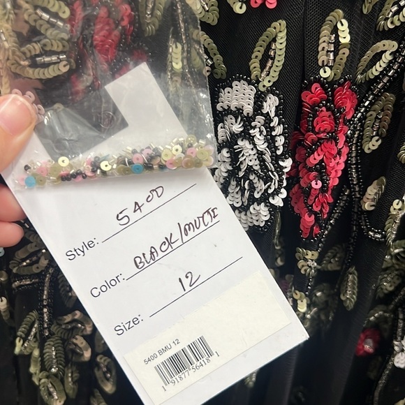 Mac Duggal 5400 NWT Black/Multi EMBELLISHED FLORAL SEQUINED GOWN - Picture 9 of 10